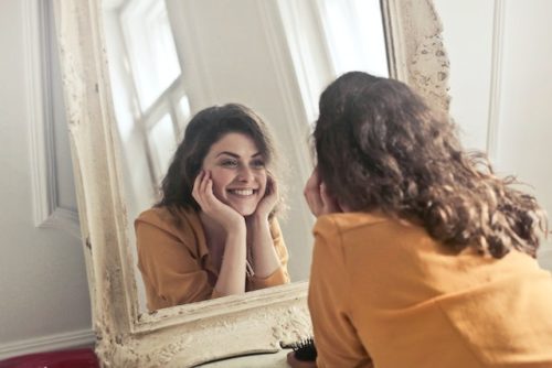 narcissist looking in the mirror