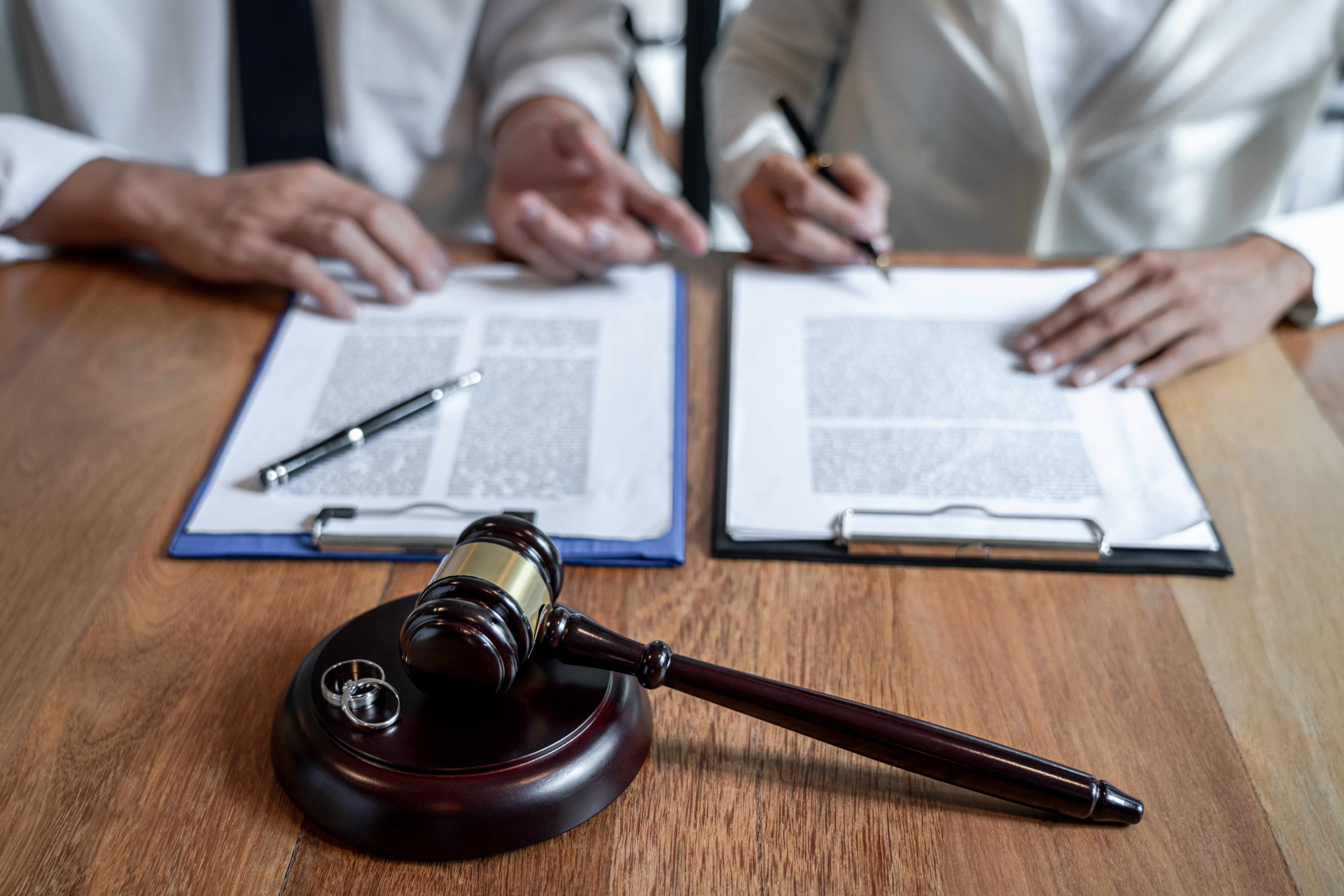 Judge gavel and two golden marriage ring, Contract decree of divorce