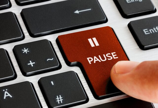 pause button
